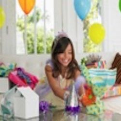 Что подарить девочке на 9 лет: рекомендации по выбору подарка